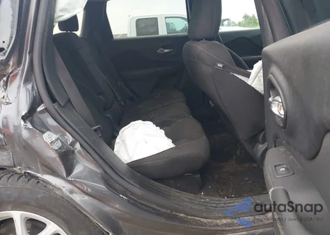 2017 Jeep Cherokee Latitude 4X4 z USA, uszkodzony, nr VIN 1C4PJMCB2HW512805